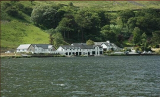 El hotel Gwesty Ty´ny Cornel, a orillas del lago Tal y Llyn 